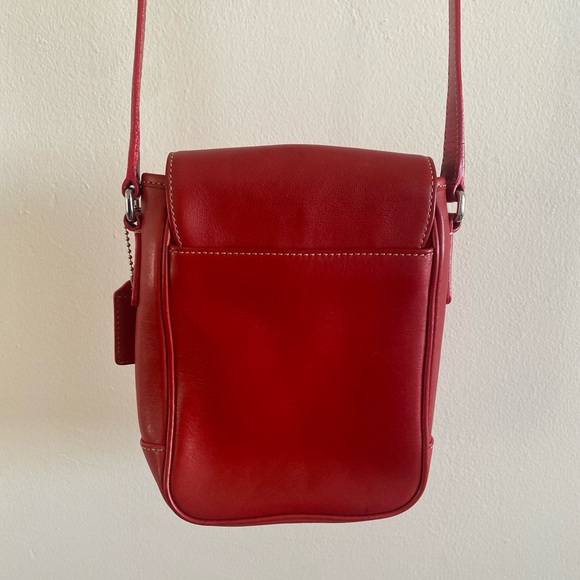 Vintage Coach Red Willis Camera (7775) - Picture 5 of 8